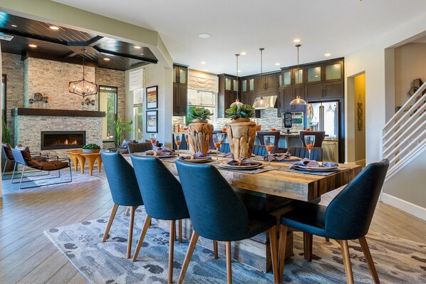 Luxury Villa (4 Bedrooms) | Private kitchen | Shared fridge, microwave, oven, dishwasher - Villa Perfection (Indio)