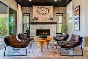 Luxury Villa (4 Bedrooms) | Living room