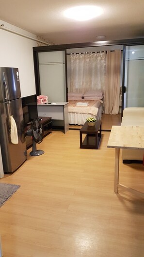 Appart'hôtel Deluxe, 1 chambre | 1 chambre, fer et planche à repasser, Wi-Fi gratuit