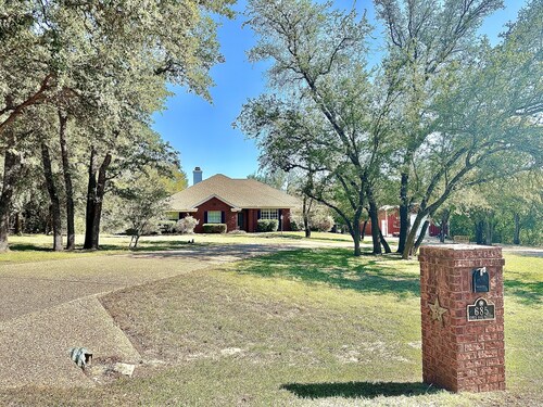 Excellent Rental for Family, Events, Girls Trip or Magnolia Silos or Baylor Univ