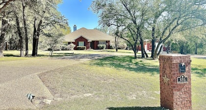 Excellent Rental for Family, Events, Girls Trip or Magnolia Silos or Baylor Univ
