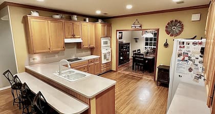 Excellent Rental for Family, Events, Girls Trip or Magnolia Silos or Baylor Univ