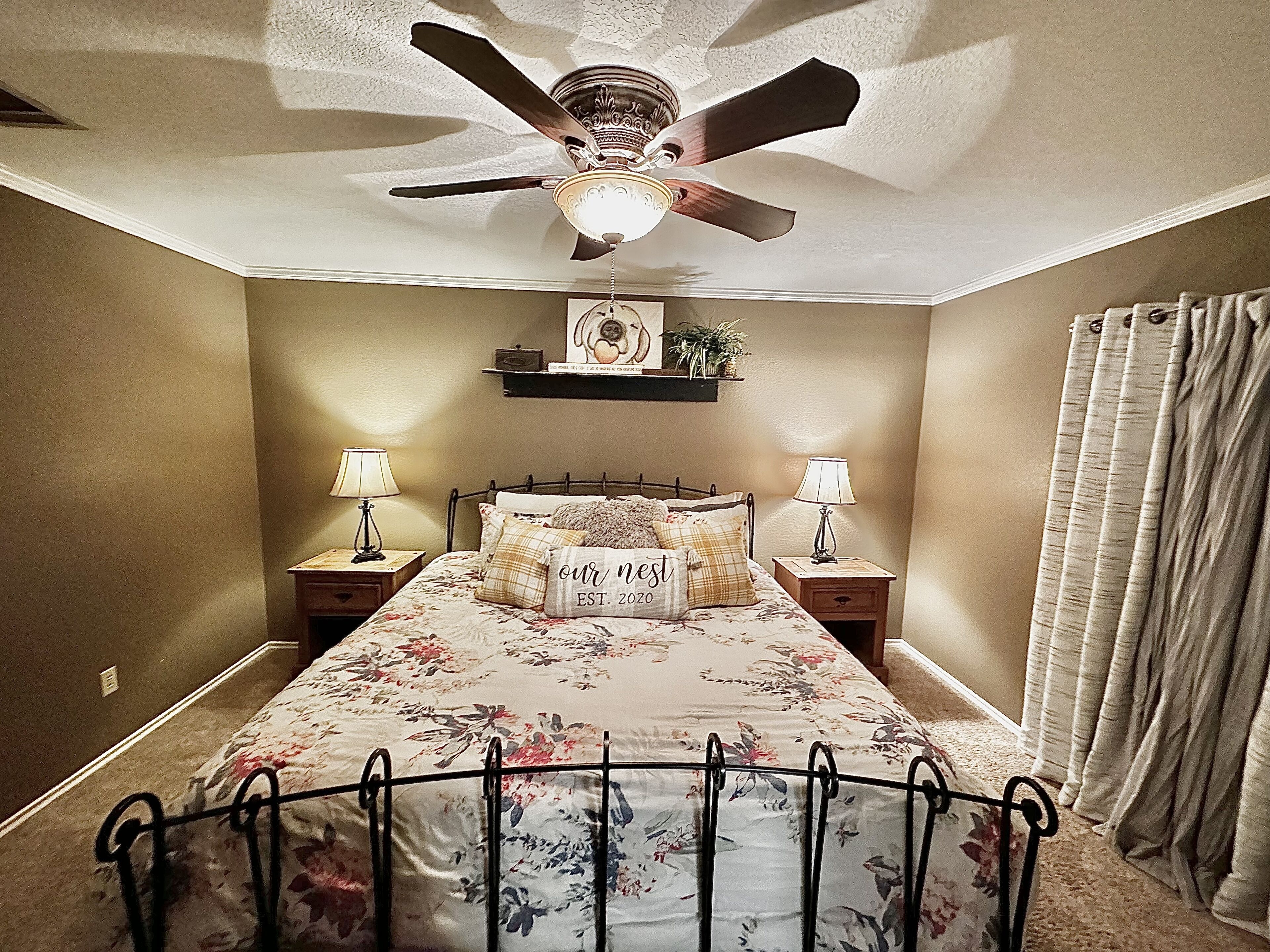 4 bedrooms, desk, iron/ironing board, WiFi (free)