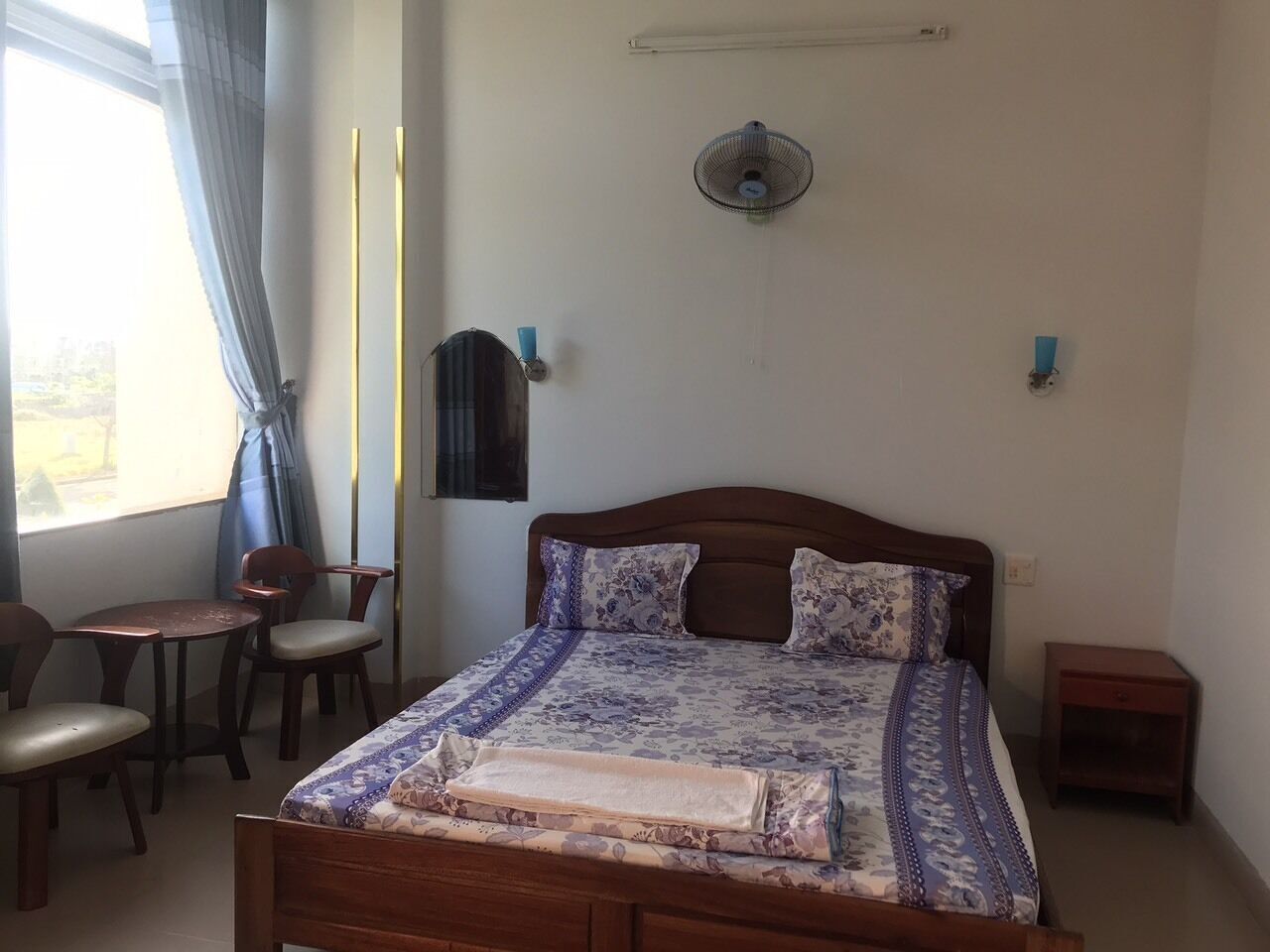 Desk, free WiFi, bed sheets