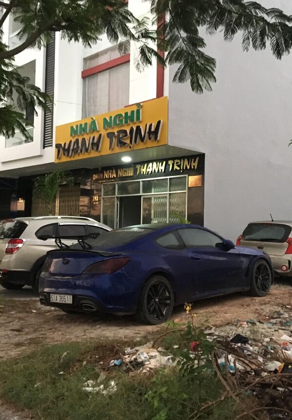 Limited parking - Thanh Trinh Guest House (Tuy Hoa)