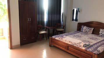 Habitación doble de uso individual | Escritorio, wifi gratis y ropa de cama