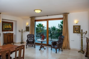 Villa, 5 Schlafzimmer, Meerblick | Wohnbereich