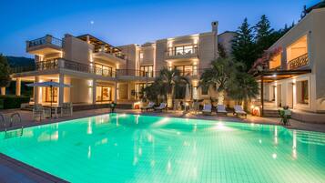 Seasonal outdoor pool, sun loungers