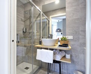 Bathroom - Pension Peñaflorida (San Sebastián)