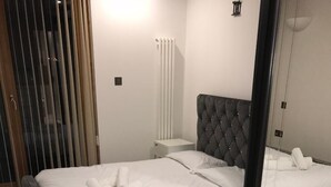 Luxury Apartment | Iron/ironing board, bed sheets - The London Apartment (Croydon)