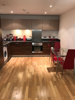 Luksusleilighet | Eget kjøkken | Kjøleskap, mikrobølgeovn, ovn og kokeplater