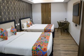 Habitación doble familiar, 2 camas matrimoniales, para fumadores | Wifi gratis y ropa de cama 