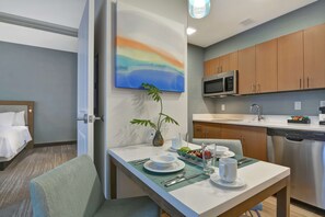 Full-sized fridge, microwave, stovetop, dishwasher