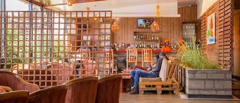 Breakfast, lunch, dinner served; local and international cuisine
