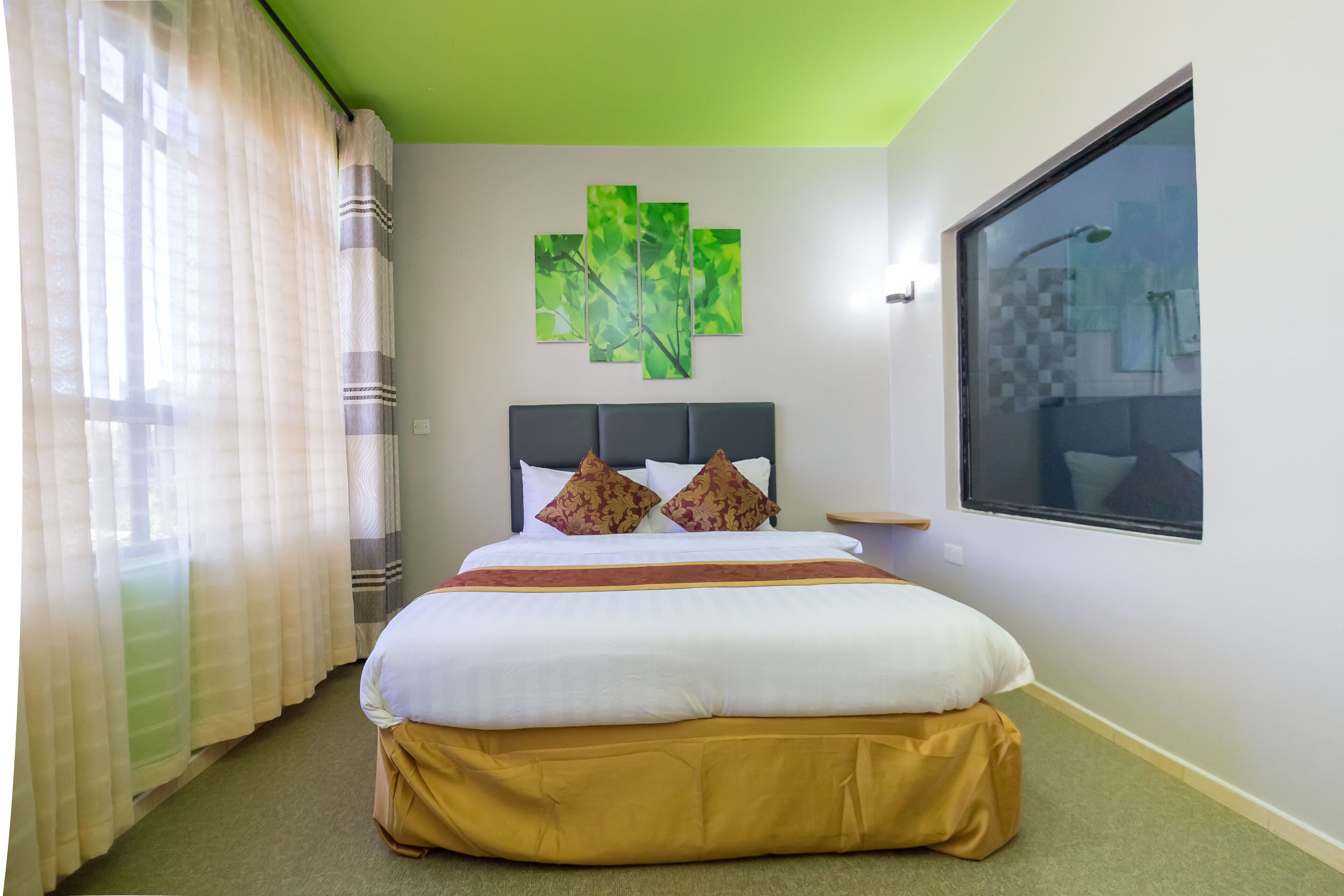 4 bedrooms, Egyptian cotton sheets, premium bedding, memory-foam beds