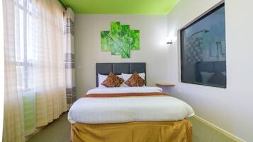 4 bedrooms, Egyptian cotton sheets, premium bedding, memory-foam beds