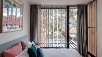 4 bedrooms, iron/ironing board, free WiFi, bed sheets