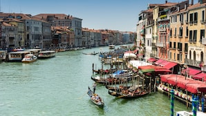 A canal with gondolas and boats, historic buildings, and red umbrellas along the waterfront. - Staycity Aparthotels, Venice, Mestre (Mestre)