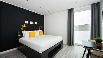 Studio Apartment Accessible | In-room safe, desk, laptop workspace, blackout drapes