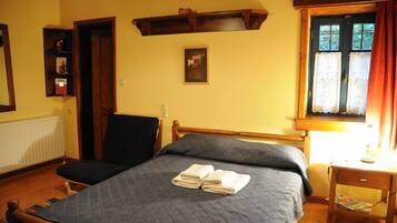 Double Room | Soundproofing, free cribs/infant beds, bed sheets