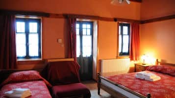 Quadruple Room | Soundproofing, free cribs/infant beds, bed sheets