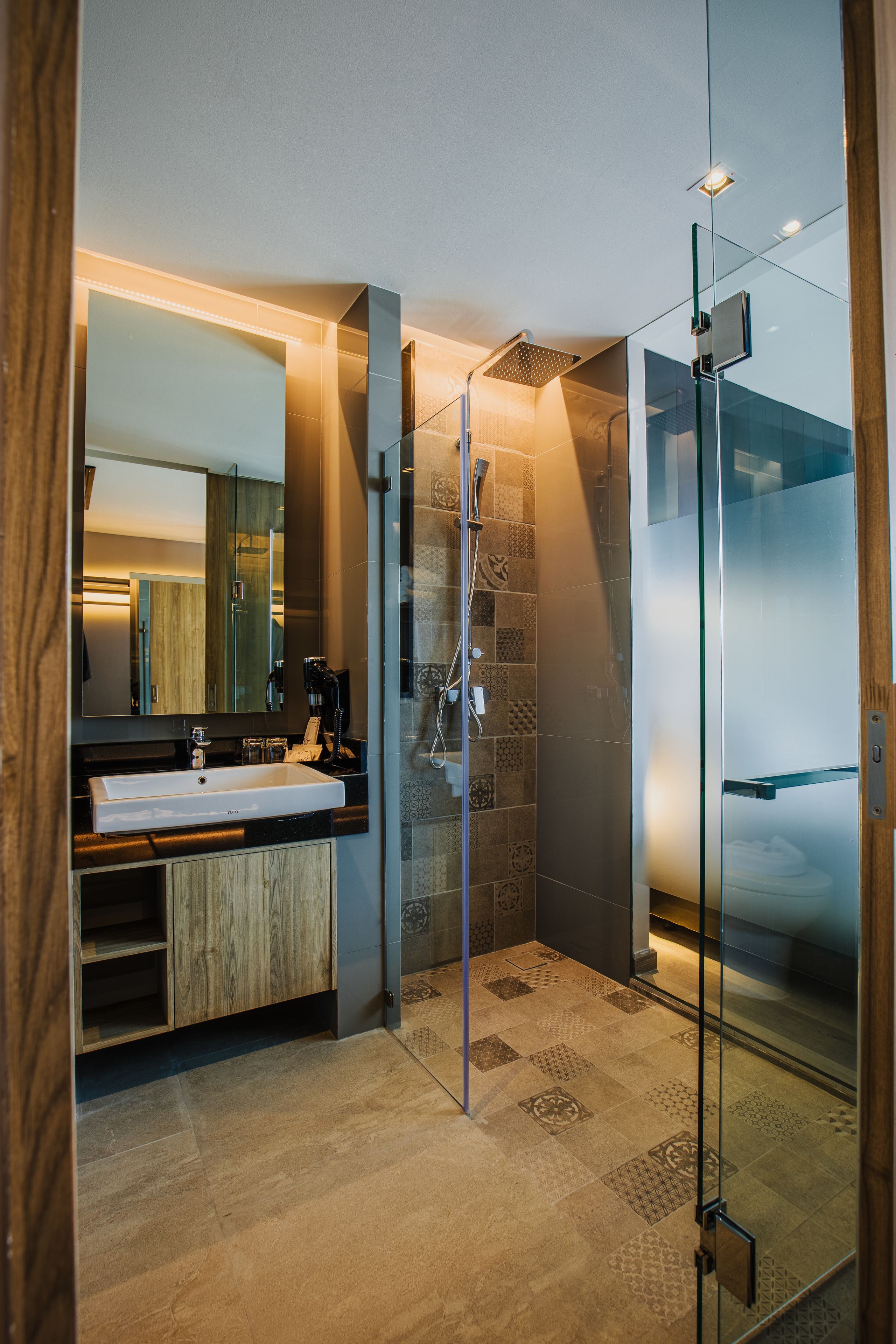 rak twin room no balcony | bathroom shower