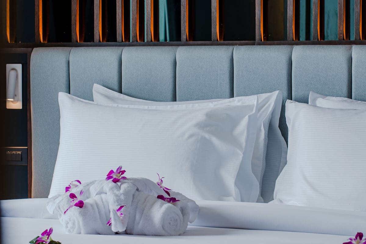 Rak Studio Room with Kitchenette and Bathtub | 1 bedroom, minibar, in-room safe, desk