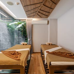 Couples treatment room(s), body treatments, aromatherapy
