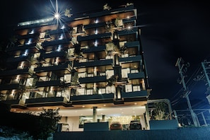 Façade de l’hébergement - soirée/nuit