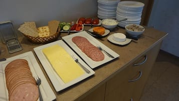 Free daily continental breakfast