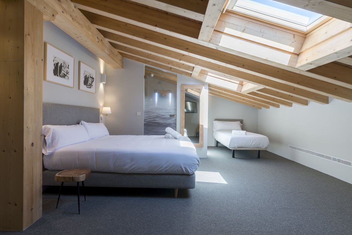 family studio suite, 1 bedroom | 1 bedroom, minibar, individually decorated, individually furnished