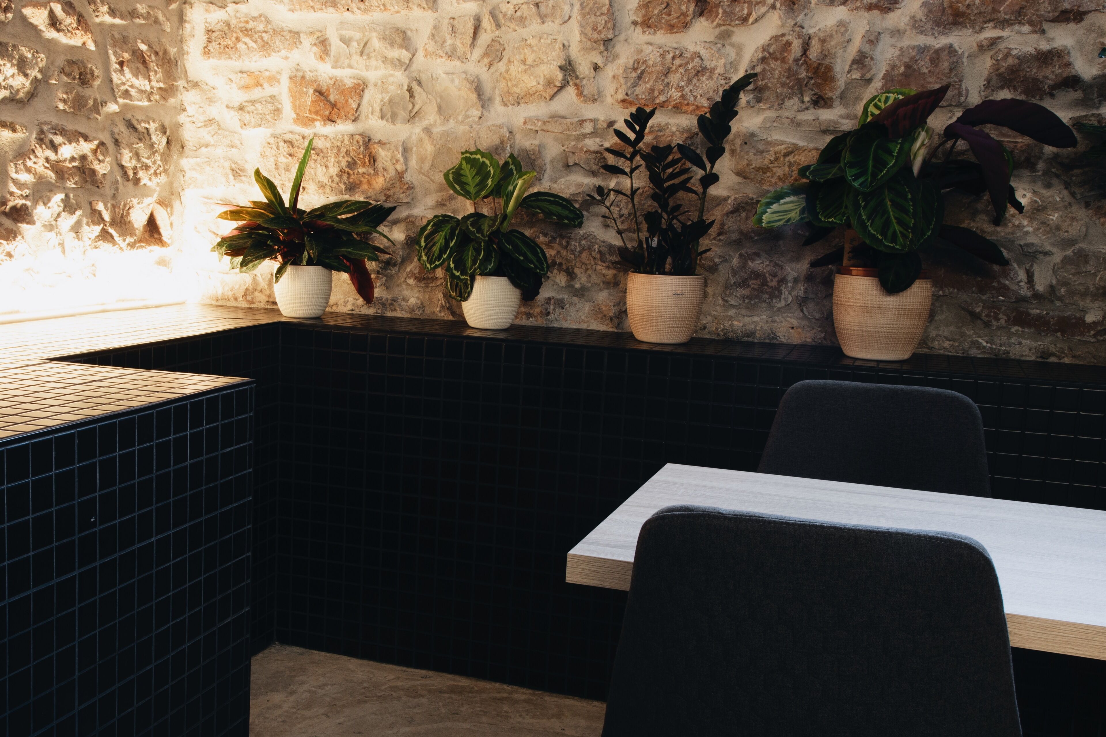 breakfast, lunch, dinner served; al fresco dining