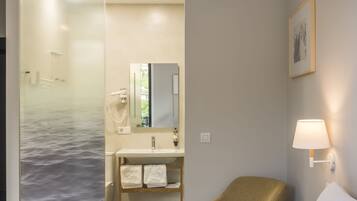 Dusche, Regendusche, kostenlose Toilettenartikel, Haartrockner