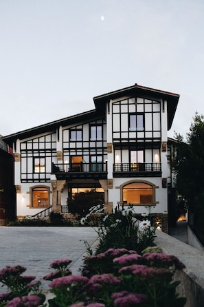 Front of property - Bidaia Boutique Hotel (San Sebastián)