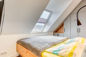 1 bedroom, free WiFi, bed sheets - Schmidt- each other apartment 10 (Norderney)