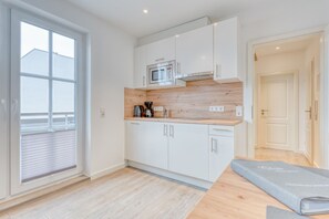 Refrigerador, microondas, parrilla de estufa y lavavajillas 