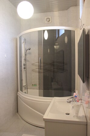 Standard Double Room, City View | Private spa tub - Guest House Oniashvili 33 (Tbilisi)