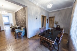 Daily continental breakfast (GEL 20 per person) - Guest House Oniashvili 33 (Tbilisi)