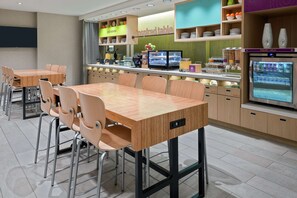 Buffet déjeuner gratuit tous les jours