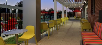 Home2 Suites by Hilton Orlando Near UCF