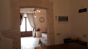 Habitació superior | Roba de llit d'alta qualitat, cobrellits i decoració individual 