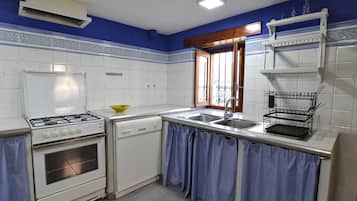 House, Private Bathroom, Mountain View | Shared kitchen