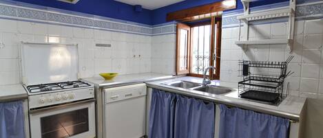 House, Private Bathroom, Mountain View | Shared kitchen