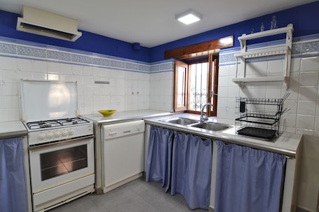 House, Private Bathroom, Mountain View | Shared kitchen