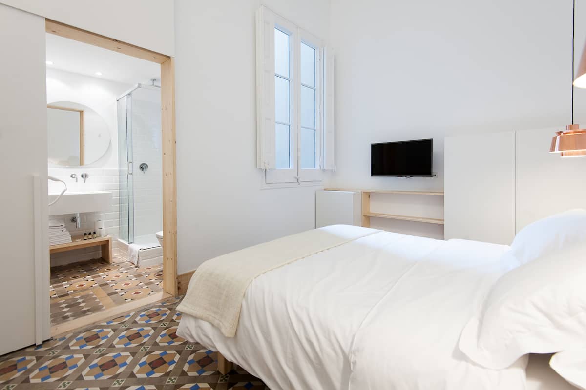 Standard-Doppelzimmer | Allergikerbettwaren, Daunenbettdecken, Zimmersafe, Schreibtisch