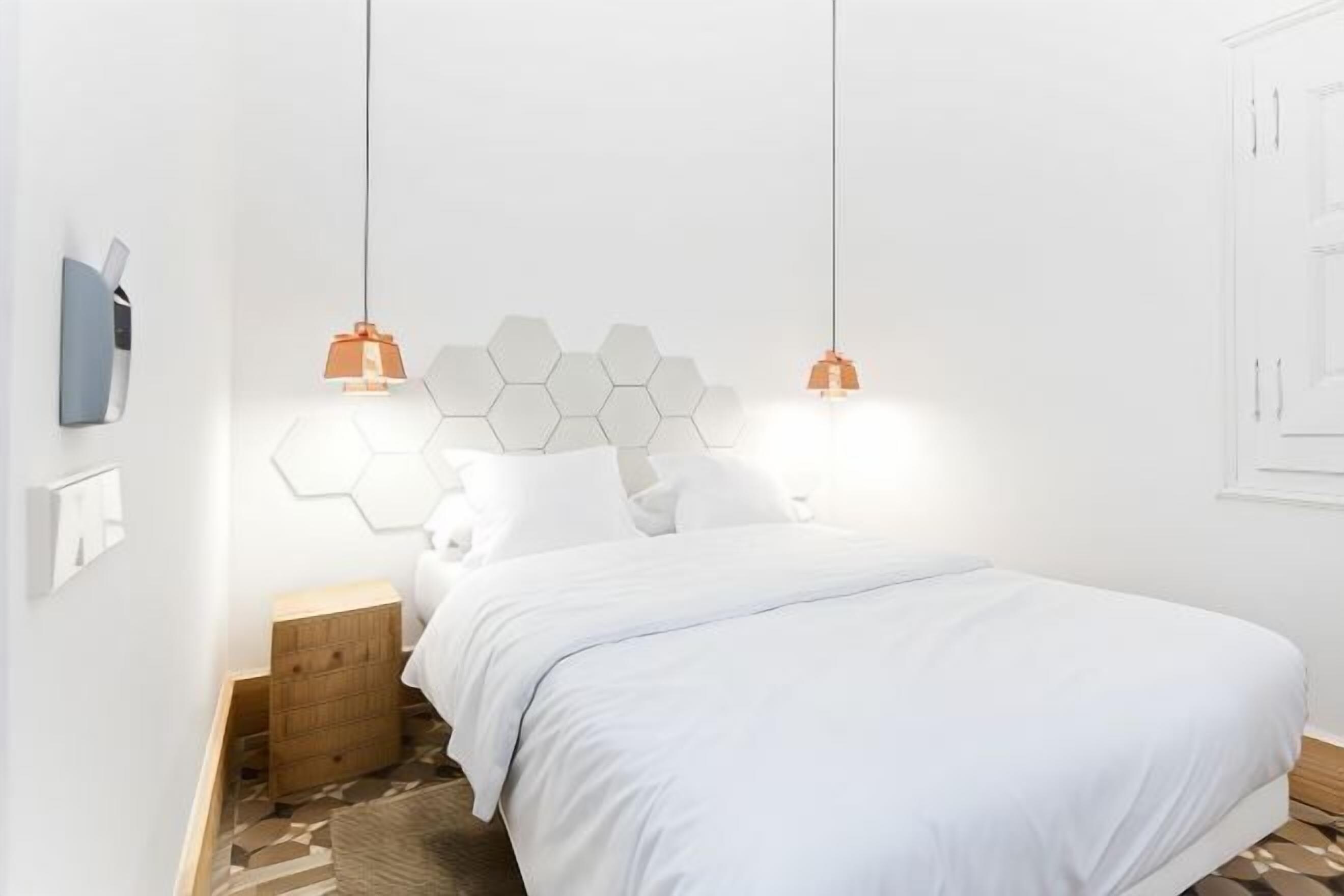 Hypoallergeen beddengoed, donsdekens, een kluis op de kamer, een bureau