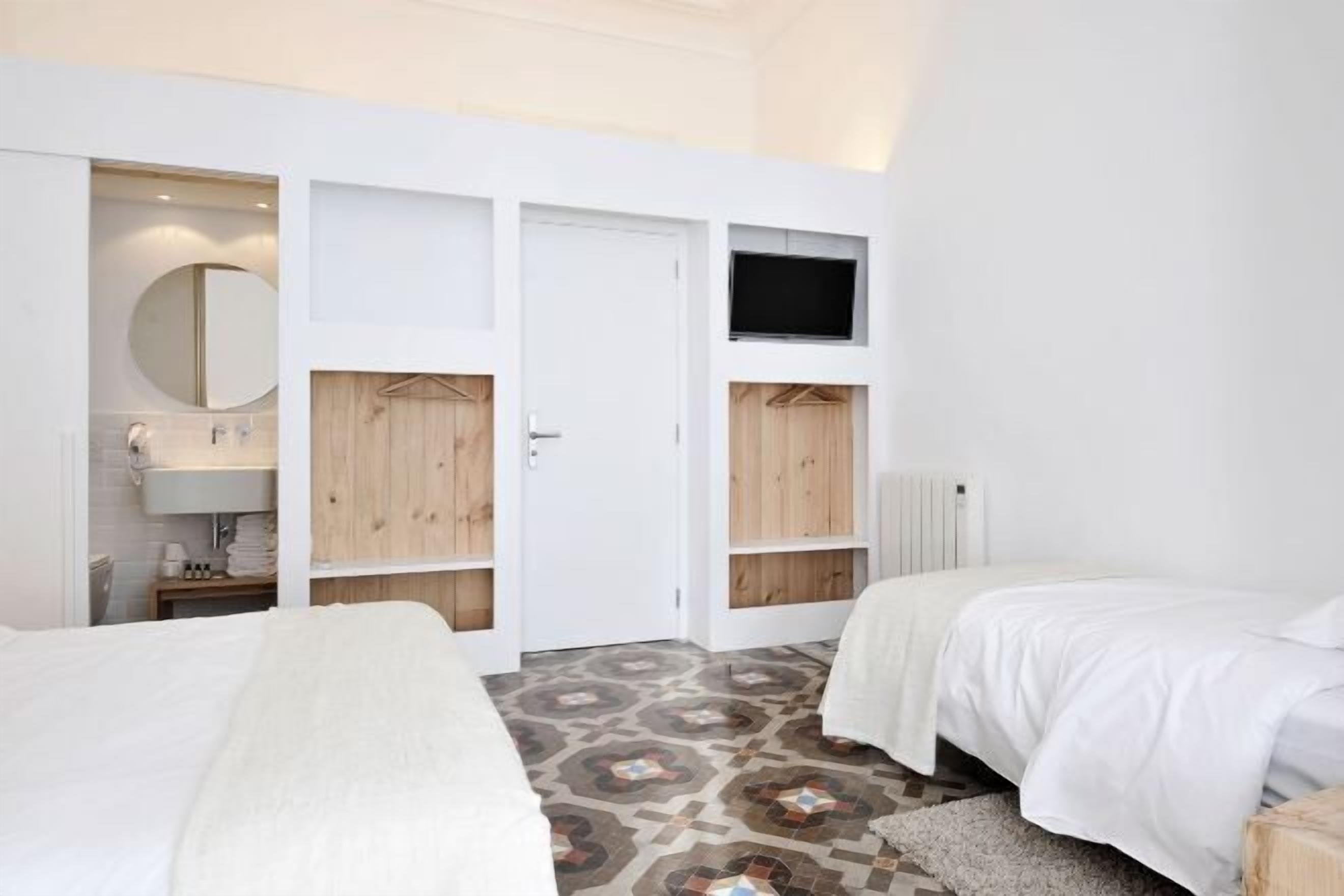 Hypoallergeen beddengoed, donsdekens, een kluis op de kamer, een bureau