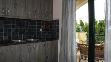 Vila, 2 kamar tidur, pemandangan laut | Dapur pribadi | Lemari es besar, microwave, oven, dan kompor