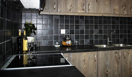 Villa, 2 Bedrooms, Sea View | Private kitchen | Full-size fridge, microwave, oven, stovetop