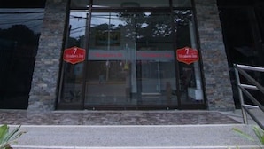 A hotel entrance with a prominent sign reading "7 MEADOWS INN".